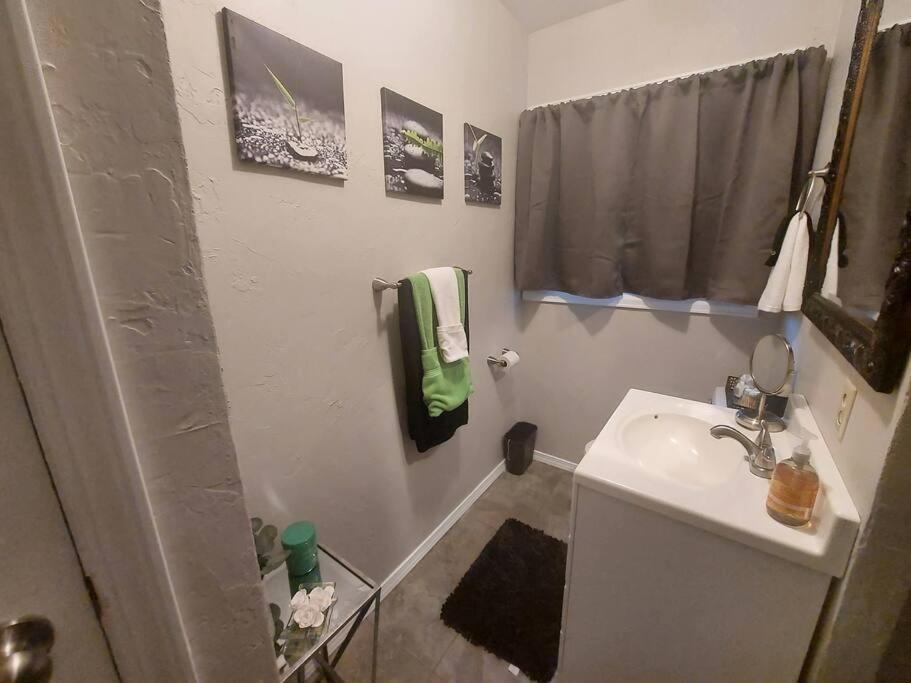 Cheerful 3 Bedroom House. Great Location 콜로라도스프링스 외부 사진