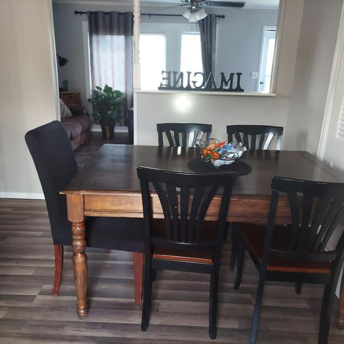 Cheerful 3 Bedroom House. Great Location 콜로라도스프링스 외부 사진
